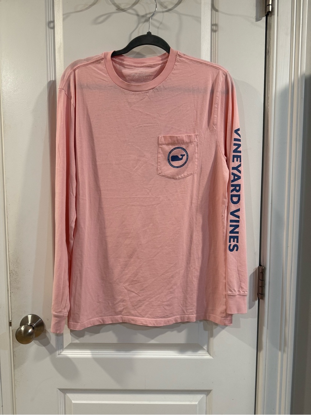 Vineyard Vines Pink Mens Pocket Bottoms with Navy Whale Graphic